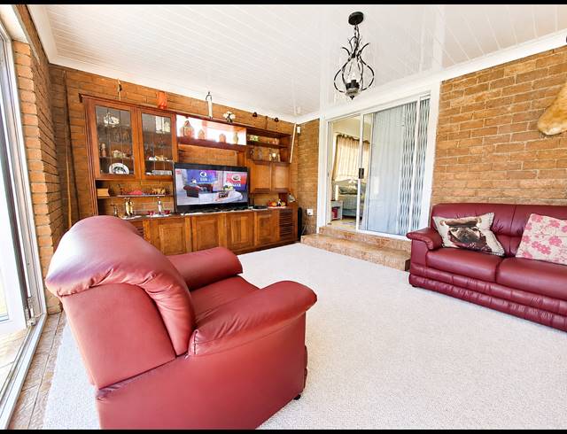 3 BEDROOM FREEHOLD FOR SALE IN MYBURGH PARK